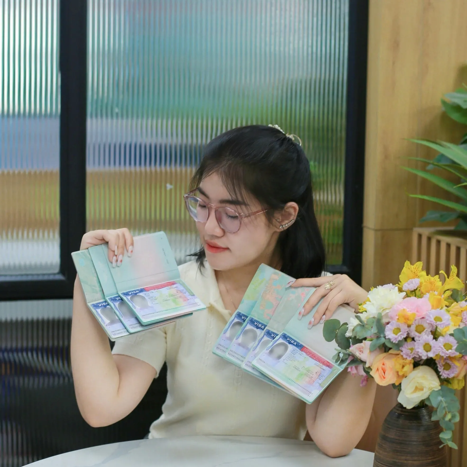 khach-hang-lam-visa-my-cong-tac_11zon